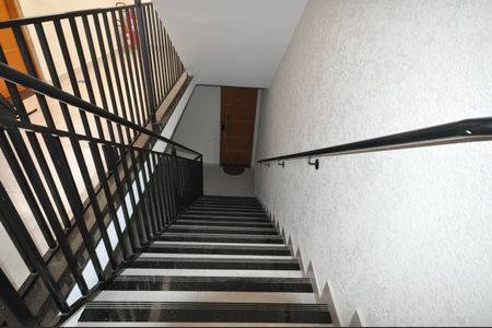Apartamento para alugar com 38m², 2 quartos e sem vagaEscada