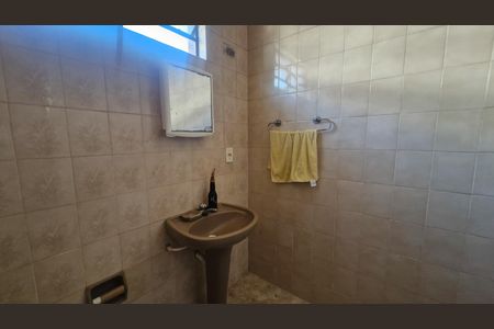Casa à venda com 113m², 2 quartos e 2 vagas Casa à venda com 113m², 2 quartos e 2 vagasBanheiro social