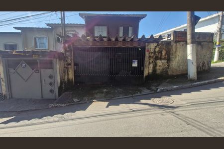 Casa à venda com 113m², 2 quartos e 2 vagas Casa à venda com 113m², 2 quartos e 2 vagasFachada