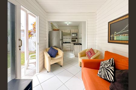 Sala de casa para alugar com 2 quartos, 140m² em Santinho, Florianópolis