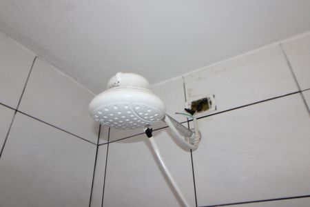 Banheiro de apartamento para alugar com 1 quarto, 38m² em Parque Peruche, São Paulo