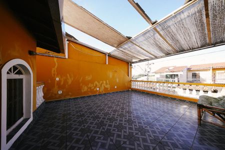 Casa à venda com 125m², 2 quartos e 2 vagas Casa à venda com 125m², 2 quartos e 2 vagasVaranda