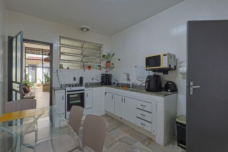 Casa à venda com 229m², 4 quartos e 3 vagas
