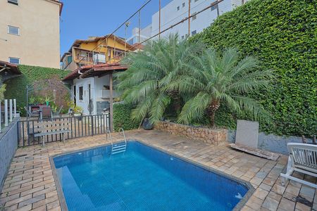 Casa à venda com 229m², 4 quartos e 3 vagas