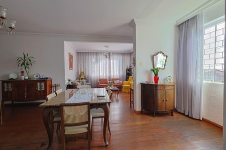 Casa à venda com 229m², 4 quartos e 3 vagas