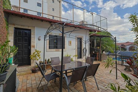 Casa à venda com 229m², 4 quartos e 3 vagas