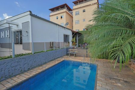 Casa à venda com 229m², 4 quartos e 3 vagas