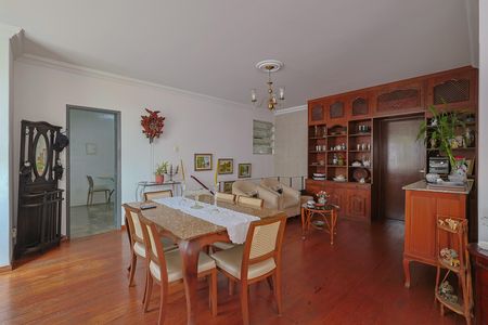Casa à venda com 229m², 4 quartos e 3 vagas