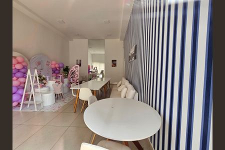 Apartamento para alugar com 37m², 2 quartos e sem vagaÁrea comum - Salão de festas