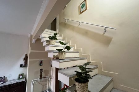Casa à venda com 100m², 3 quartos e 1 vagaEscada