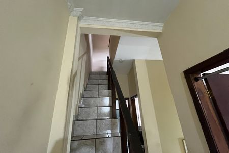 Casa à venda com 100m², 3 quartos e 1 vagaEscada