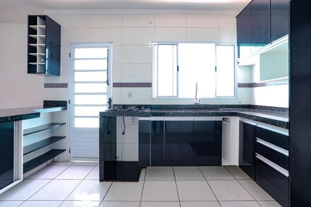 Casa para alugar com 75m², 2 quartos e 4 vagasCozinha