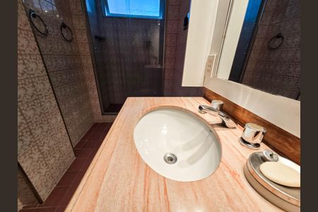 Apartamento para alugar com 76m², 2 quartos e sem vagaBanheiro
