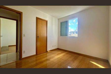 Apartamento à venda com 140m², 4 quartos e 3 vagas Apartamento à venda com 140m², 4 quartos e 3 vagasQuarto