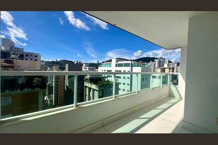 Apartamento à venda com 140m², 4 quartos e 3 vagas Apartamento à venda com 140m², 4 quartos e 3 vagasVaranda