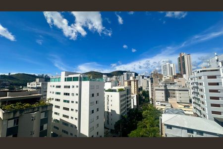 Apartamento à venda com 140m², 4 quartos e 3 vagas Apartamento à venda com 140m², 4 quartos e 3 vagasVista