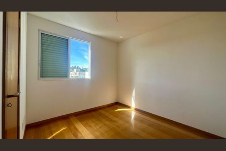 Apartamento à venda com 140m², 4 quartos e 3 vagas Apartamento à venda com 140m², 4 quartos e 3 vagasQuarto