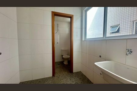 Apartamento à venda com 140m², 4 quartos e 3 vagas Apartamento à venda com 140m², 4 quartos e 3 vagasÁrea de serviço