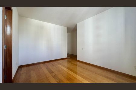 Apartamento à venda com 140m², 4 quartos e 3 vagas Apartamento à venda com 140m², 4 quartos e 3 vagasQuarto