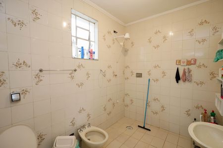 Casa à venda com 250m², 4 quartos e 2 vagasBanheiro 1