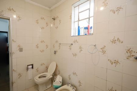 Casa à venda com 250m², 4 quartos e 2 vagasBanheiro 1