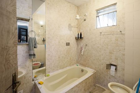 Casa à venda com 250m², 4 quartos e 2 vagasBanheiro da Suíte