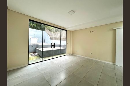 Sala de casa para alugar com 2 quartos, 150m² em Centro, Florianópolis