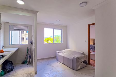 Sala de apartamento para alugar com 2 quartos, 40m² em Del Castilho, Rio de Janeiro
