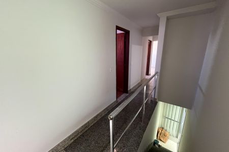 Casa de condomínio para alugar com 80m², 2 quartos e sem vagaEscadas