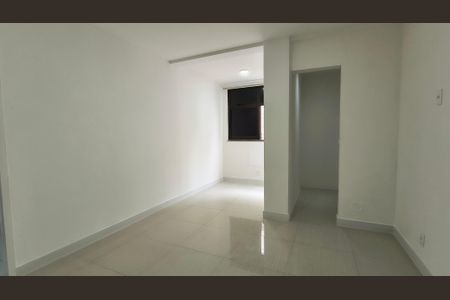 Apartamento à venda com 181m², 3 quartos e 2 vagas Apartamento à venda com 181m², 3 quartos e 2 vagasSuíte