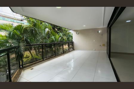 Apartamento à venda com 181m², 3 quartos e 2 vagas Apartamento à venda com 181m², 3 quartos e 2 vagasVaranda