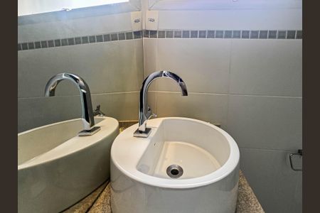 Banheiro de apartamento para alugar com 2 quartos, 86m² em Parque Itamarati, Jacareí