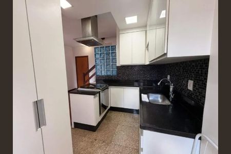 Cozinha de apartamento para alugar com 2 quartos, 65m² em Lourdes, Belo Horizonte