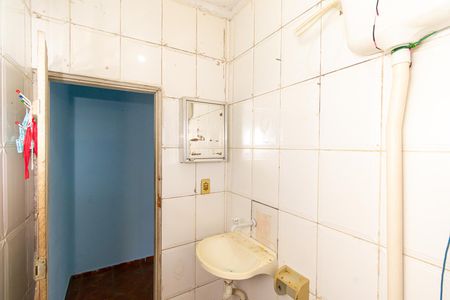 Banheiro de casa para alugar com 1 quarto, 51m² em Parque dos Bancarios, São Paulo