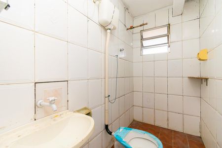 Banheiro de casa para alugar com 1 quarto, 51m² em Parque dos Bancarios, São Paulo