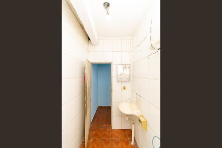 Banheiro de casa para alugar com 1 quarto, 51m² em Parque dos Bancarios, São Paulo