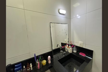 Casa de condomínio à venda com 71m², 2 quartos e 1 vaga Casa de condomínio à venda com 71m², 2 quartos e 1 vagaBanheiro da Suíte