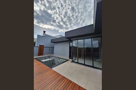 Casa de condomínio à venda com 210m², 3 quartos e 4 vagasFoto 01
