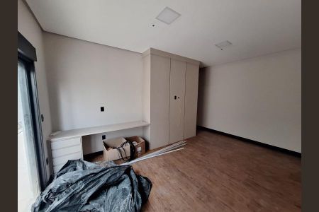 Casa de condomínio à venda com 210m², 3 quartos e 4 vagasFoto 01