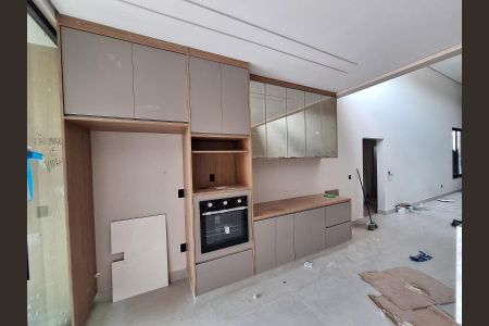 Casa de condomínio à venda com 210m², 3 quartos e 4 vagasFoto 01