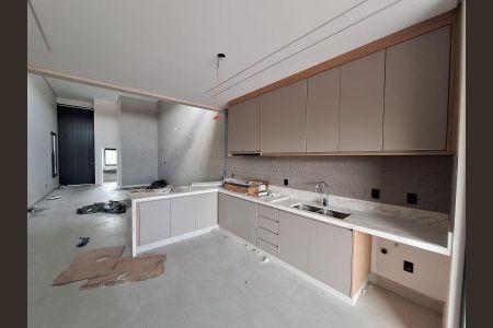 Casa de condomínio à venda com 210m², 3 quartos e 4 vagasFoto 01