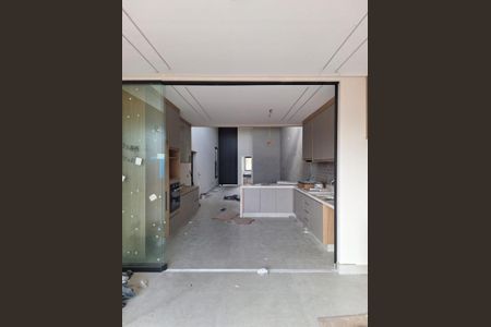 Casa de condomínio à venda com 210m², 3 quartos e 4 vagasFoto 01