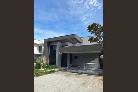 Casa de condomínio à venda com 210m², 3 quartos e 4 vagasFoto 01