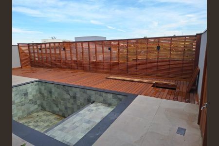 Casa de condomínio à venda com 210m², 3 quartos e 4 vagasFoto 01