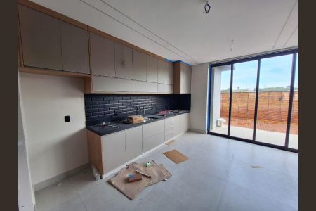 Casa de condomínio à venda com 210m², 3 quartos e 4 vagasFoto 01