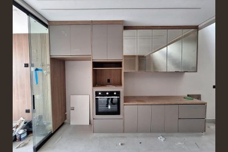 Casa de condomínio à venda com 210m², 3 quartos e 4 vagasFoto 01