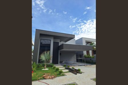 Casa de condomínio à venda com 210m², 3 quartos e 4 vagasFoto 01