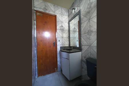 Banheiro de apartamento para alugar com 2 quartos, 48m² em Segismundo Pereira, Uberlândia