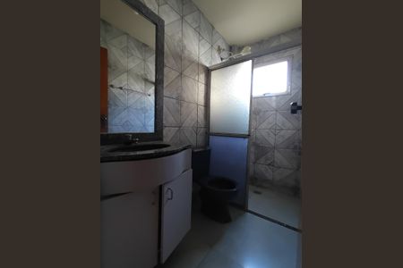 Banheiro de apartamento para alugar com 2 quartos, 48m² em Segismundo Pereira, Uberlândia