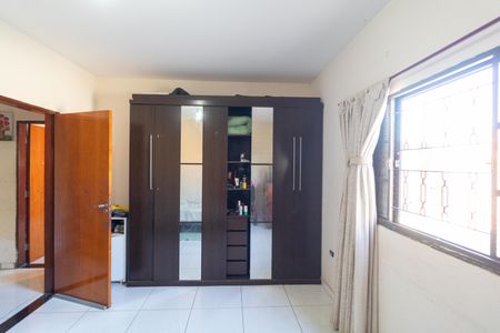 Casa à venda com 130m², 4 quartos e 7 vagas Casa à venda com 130m², 4 quartos e 7 vagasSuíte